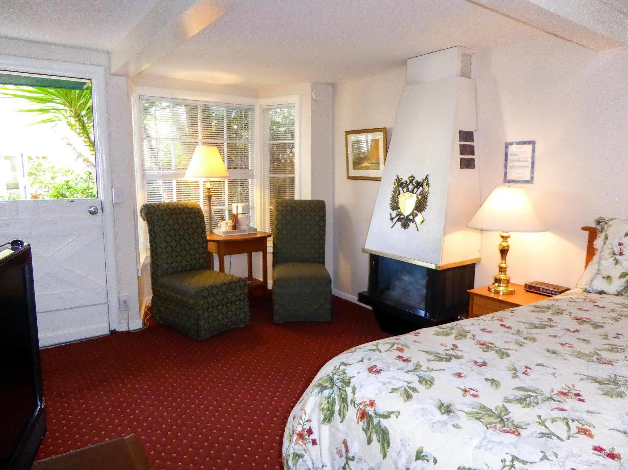 Carmel Fireplace Inn Εξωτερικό φωτογραφία
